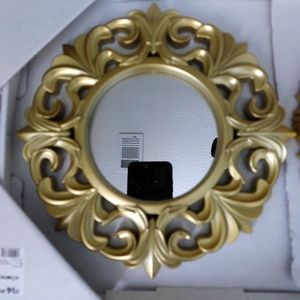 Mirror and plaque set